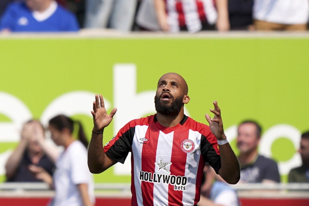 Brentford تهزم Crystal Palace 2-1 في الدوري الإنجليزي الممتاز بعد رفض هدف Eze